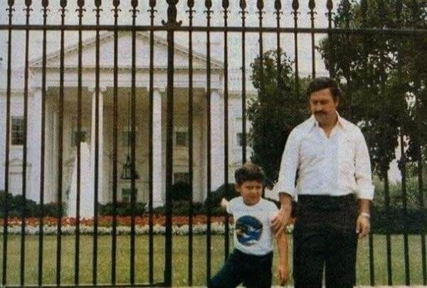 D.C.’yi ziyaret eden uyuşturucu baronu Pablo Escobar’ın sıradan bir fotoğrafı
