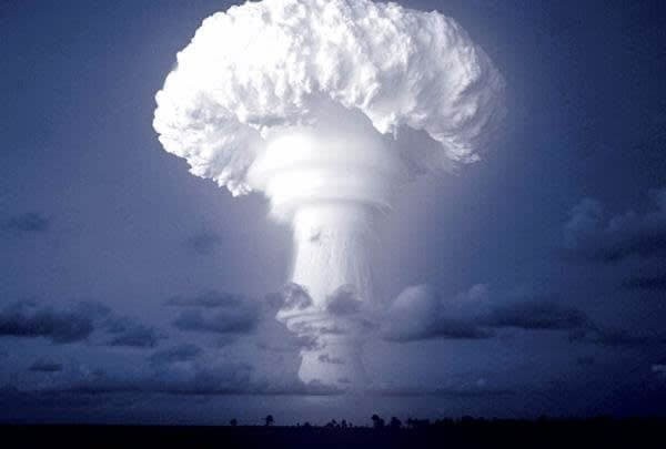 Bu fotoğraf patlatılan en büyük bombayı gösteriyor