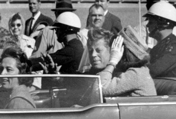 Bu fotoğraf suikastından hemen önce JFK’nın son halini gösteriyor