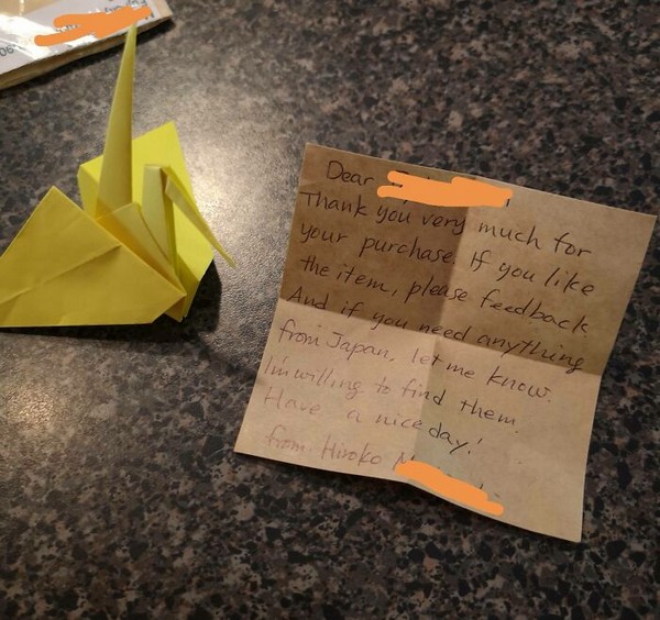 Bu adamın bu pakedin içine eklediği şu minik, sevimli origamiye de bir bakın!