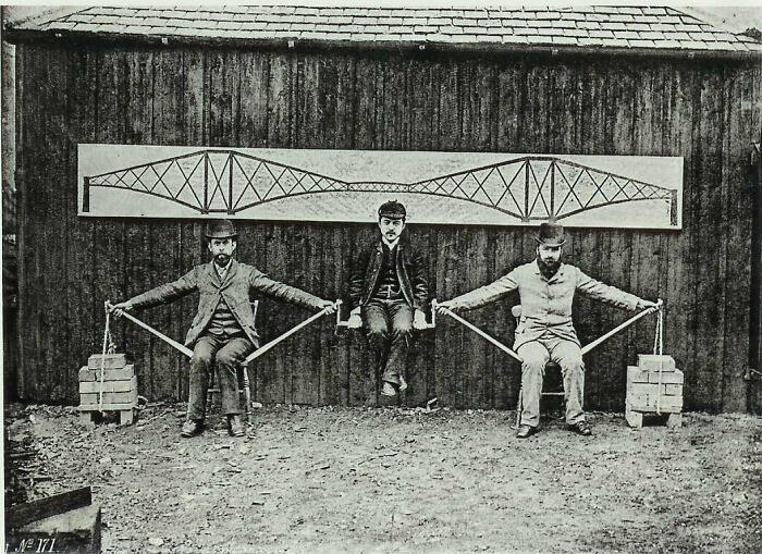 1887’de İskoçya’da Forth Köprüsü'nün kollarının nasıl çalıştıklarını gösteren proje mühendisleri