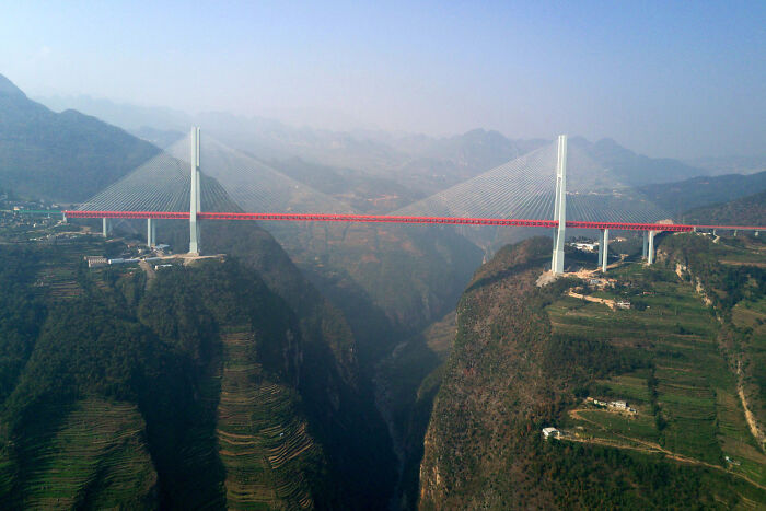 Bu fotoğraf Çin’deki Beipanjiang Köprüsü’ne ait