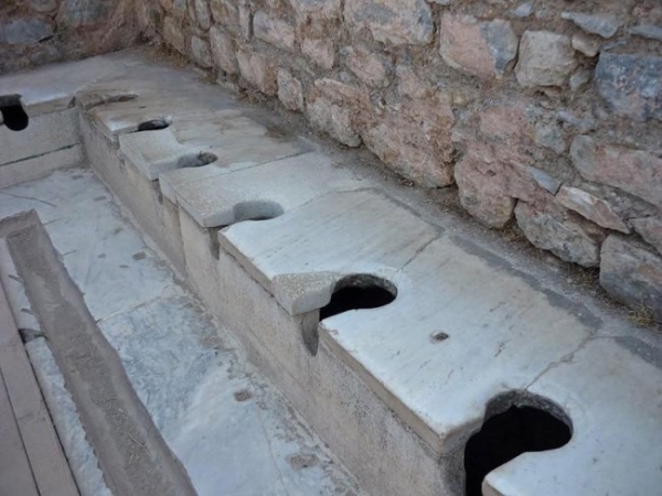 10. Dünyanın en eski tuvalet hücreleri - 2000 yıllık