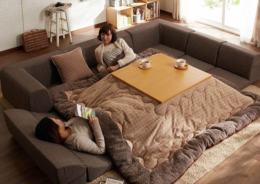 8. Yatak olarak da kullanılabilen, içten ısıtmalı masalar: Kotatsu