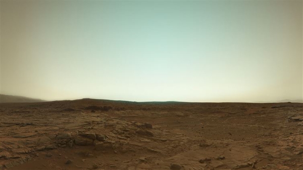 8 . Curiosity Rover’dan çekilmiş Mars görüntüsü.
