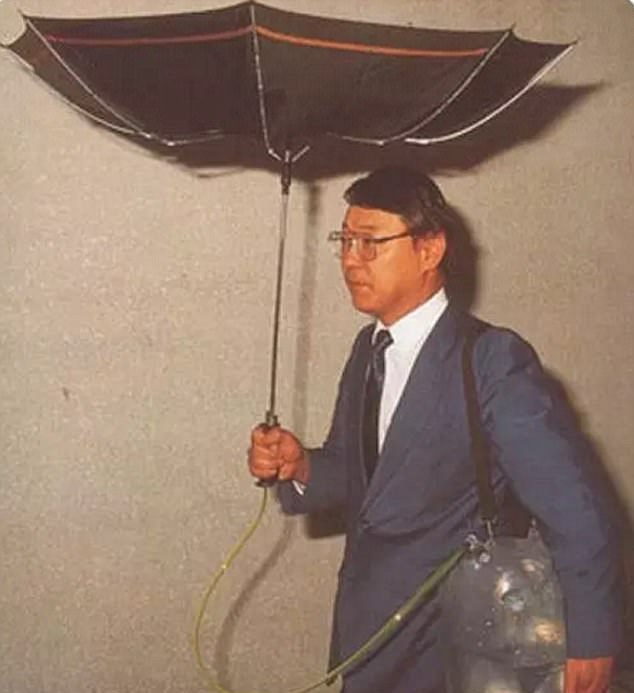 2. Yağmur suyunun geri kazanımını amaç edinmiş bir şemsiye icat edenler mevcut...