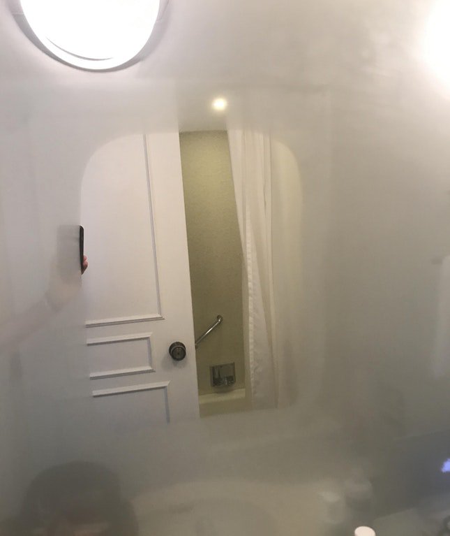 Duş alırken buğulanmayan bu otel aynası