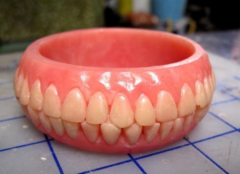 9. Dekorasyon olarak kullanıldığını düşündüğümüz dişler.