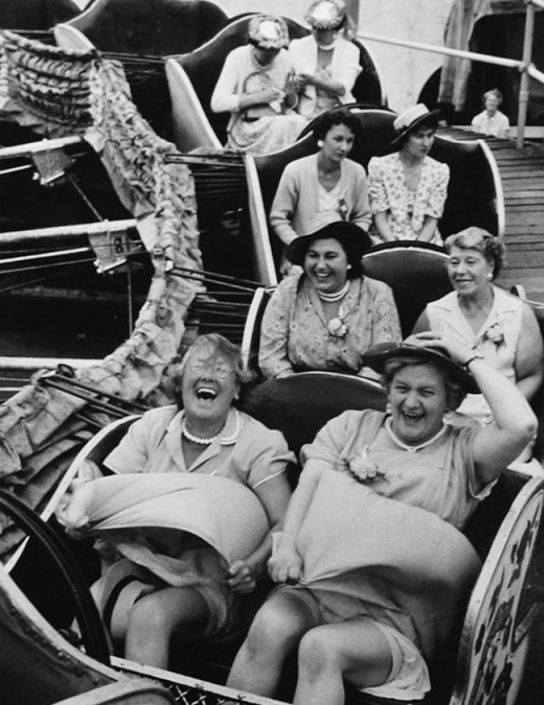 3. Londra'da roller coaster'a binen kadınların mutluluğu, 1958