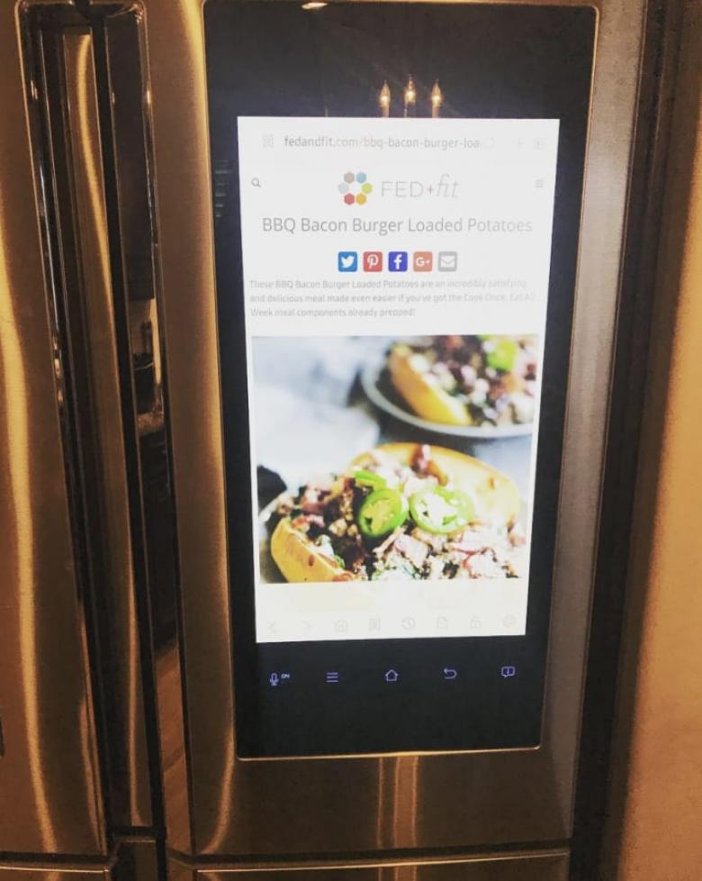 2. Çevrimiçi tariflere kolay erişim adına yerleşik bir ekranı olan bu buzdolabı
