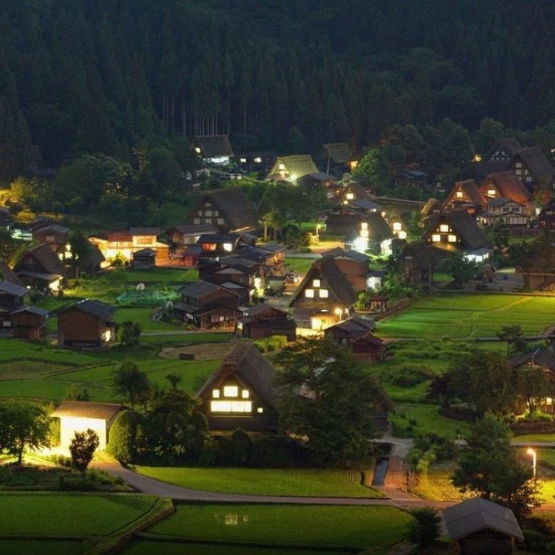 3. Çizgi filmlerdeki köylere benzeyen Japon köyü