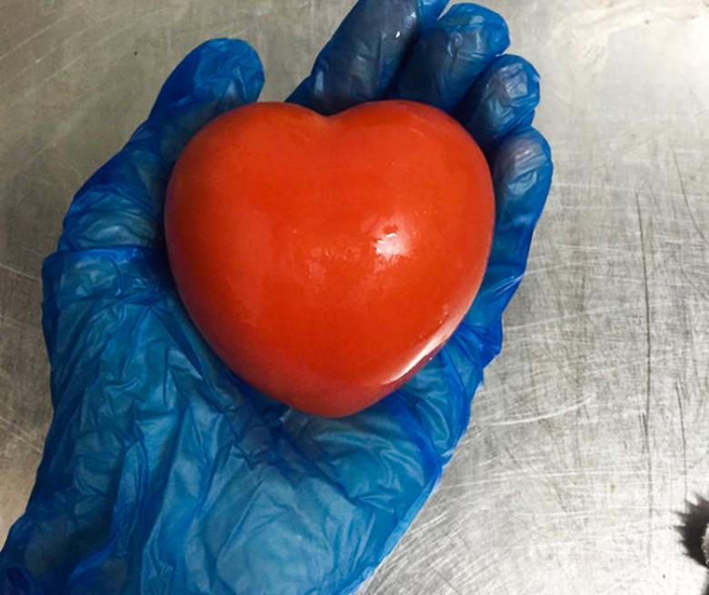 8. Kalp şeklinde bir domates