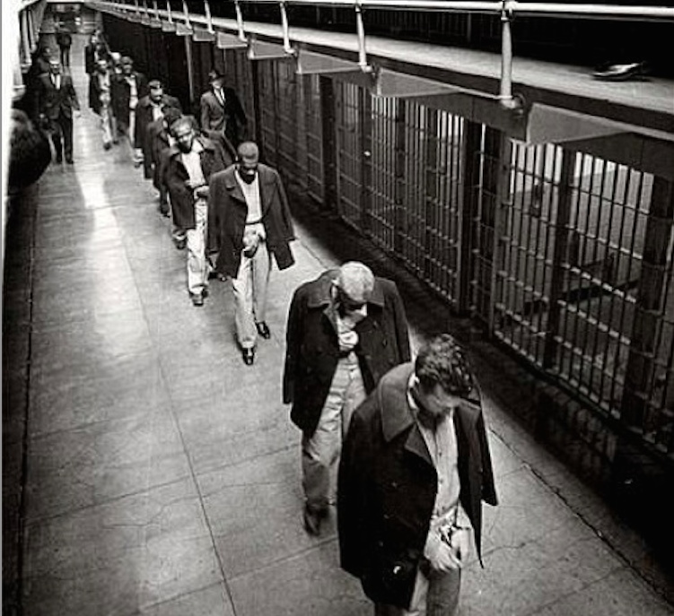 20. Dünyanın en meşhur hapishanelerinden olan Alcatraz'dan tahliye edilen son mahkumlar, 1963.