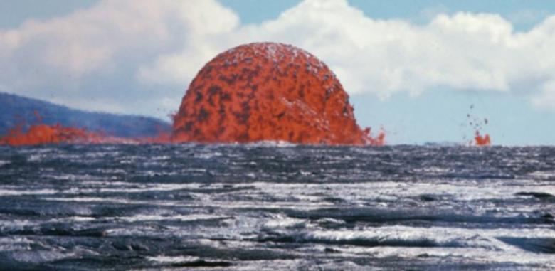 1. 50 yıl önce Hawaii'de görüntülenen 65 metrelik lav topu...