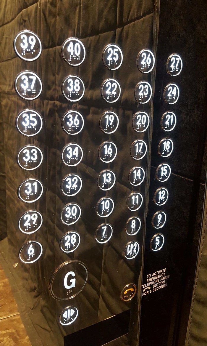 12. Sizi boş boş rakam aratacak asansör düğmeleri..