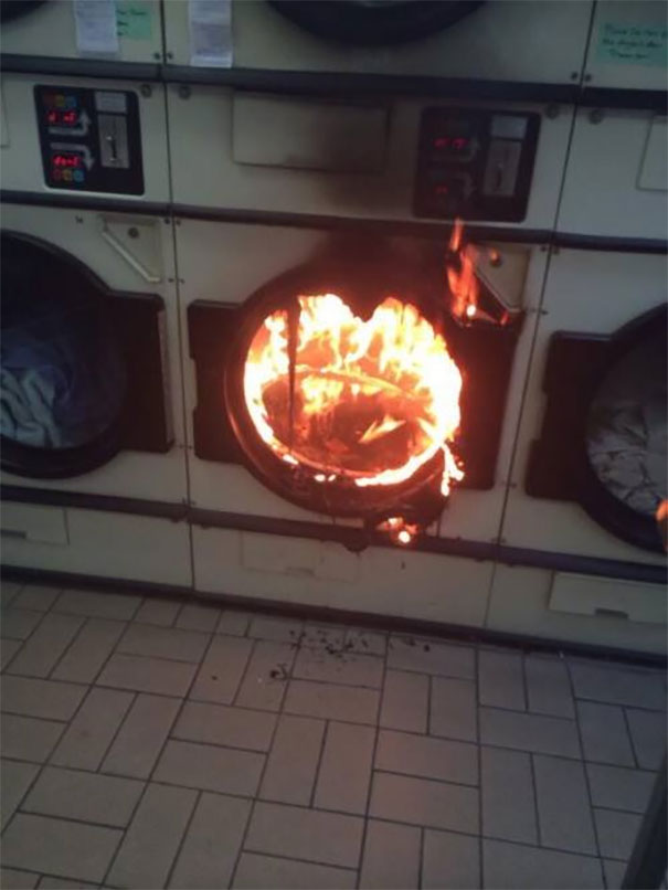 Kurumuştur çamaşırlar çıkartmak lazım makinadan :)