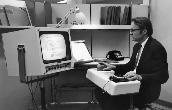 1967 yılında ilk kez mouse'un kullanımının halka gösterilmesi.