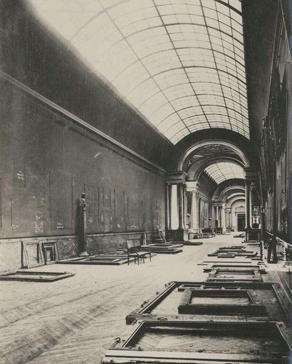İkinci Dünya Savaşı esnasında Louvre müzesi.