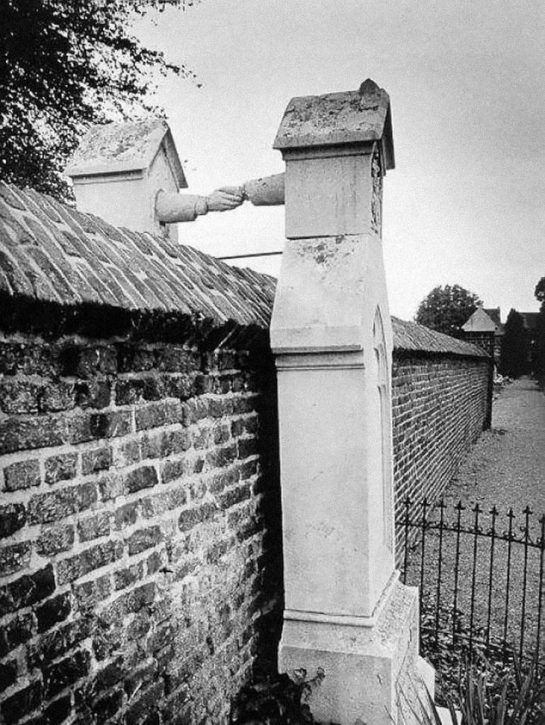 1988 Katolik bir kadın ve Protestan kocasının mezarları