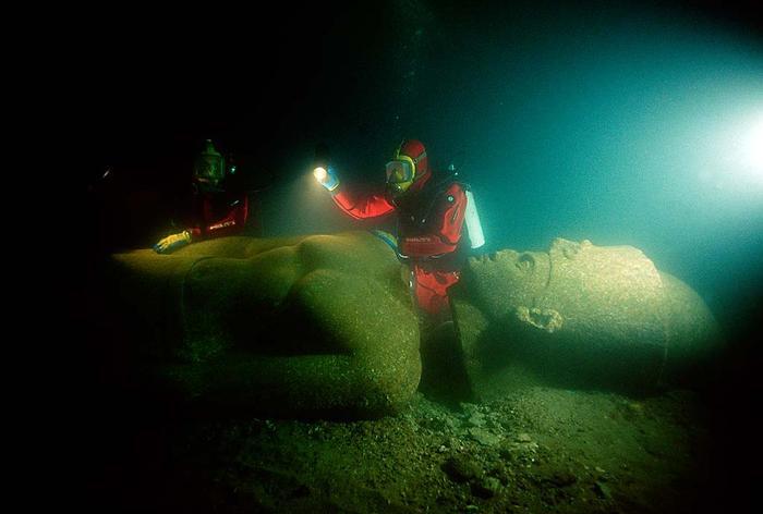 Mısır açıklarında bilim insanları ve dalgıçlar çok uzun süre önce kaybolmuş olduğu düşünülen buluntulara rastlamışlardı!