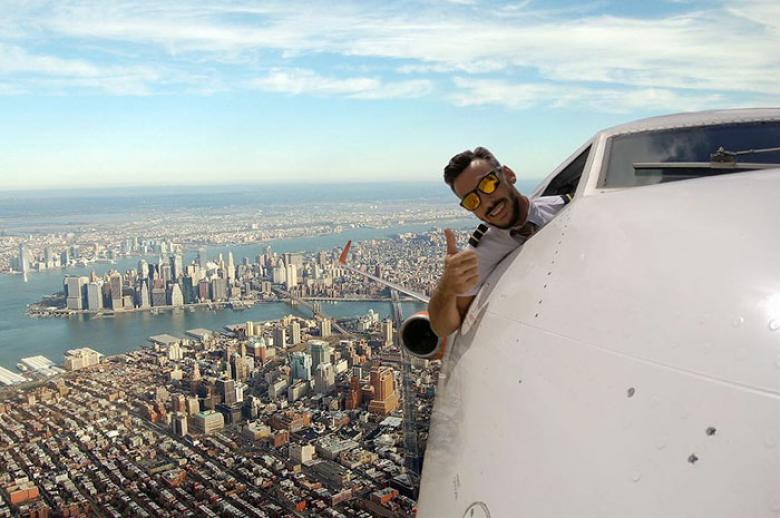 Co-pilot olan Centeno tüm uçuşlarında mutlaka selfie'ler çektiğini söyledi
