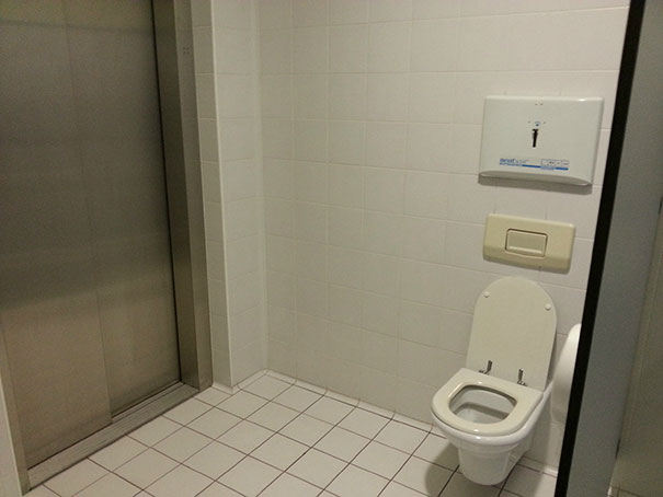 2. Asansör kapılı tuvalet