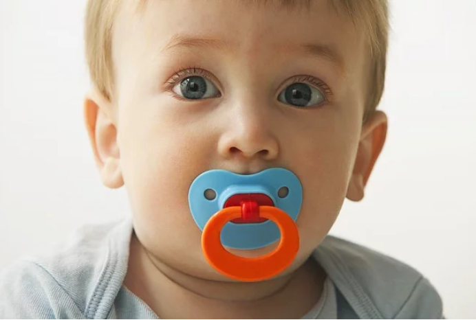 Bebeklerinizin kullandığı emziklerin 2-3 haftada bir kesin yenilenmelidir.