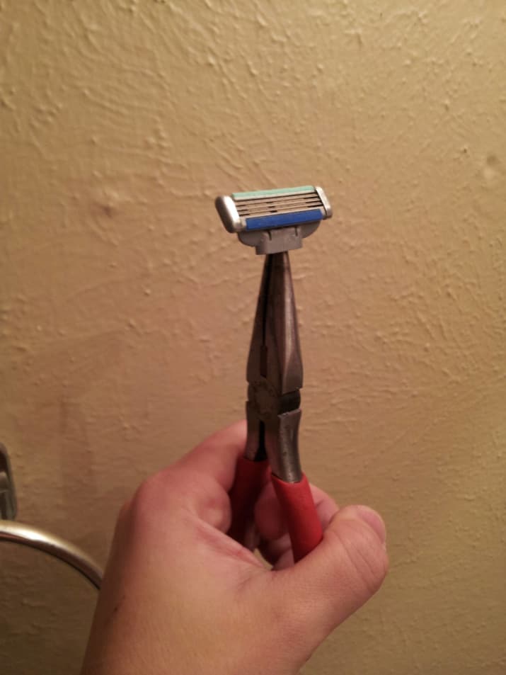 16. Eskisini hala kullanabilecekken neden yeni bir tıraş bıçağına ihtiyaç duyarsın ki?