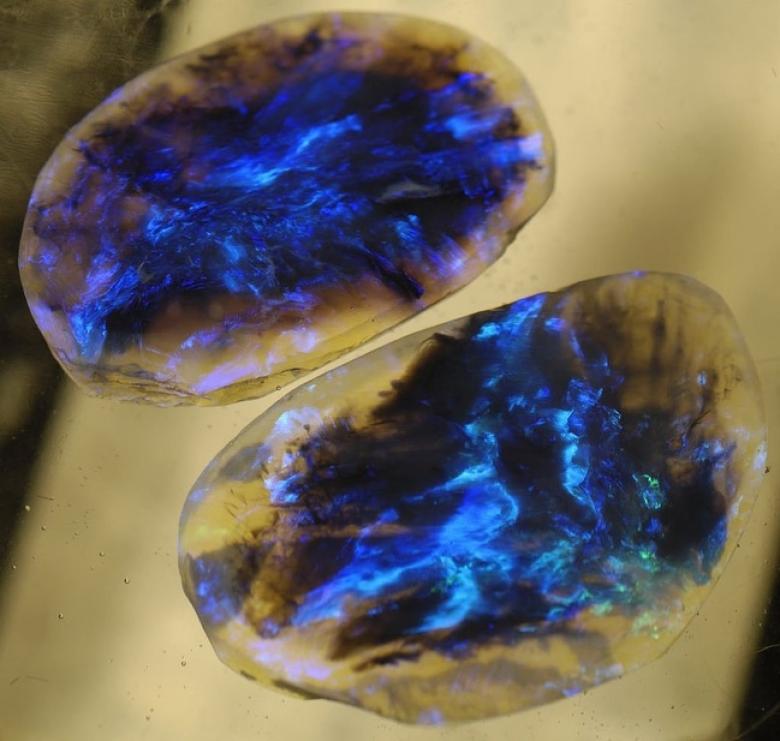 9. Siyah opal taşları...